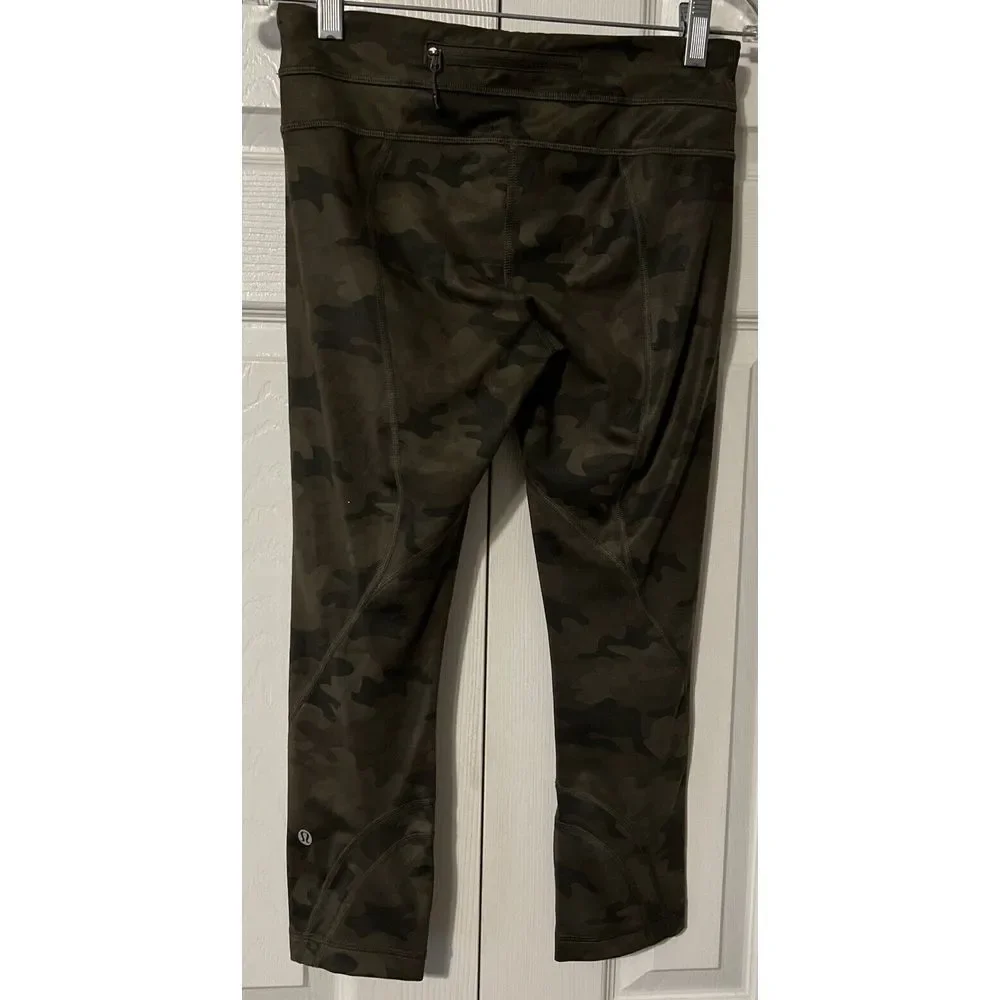 Lululemon Run: Inspire Crop ll Luxtreme SZ 4 Savasana Camo Fatigue Green‎ W6B70S